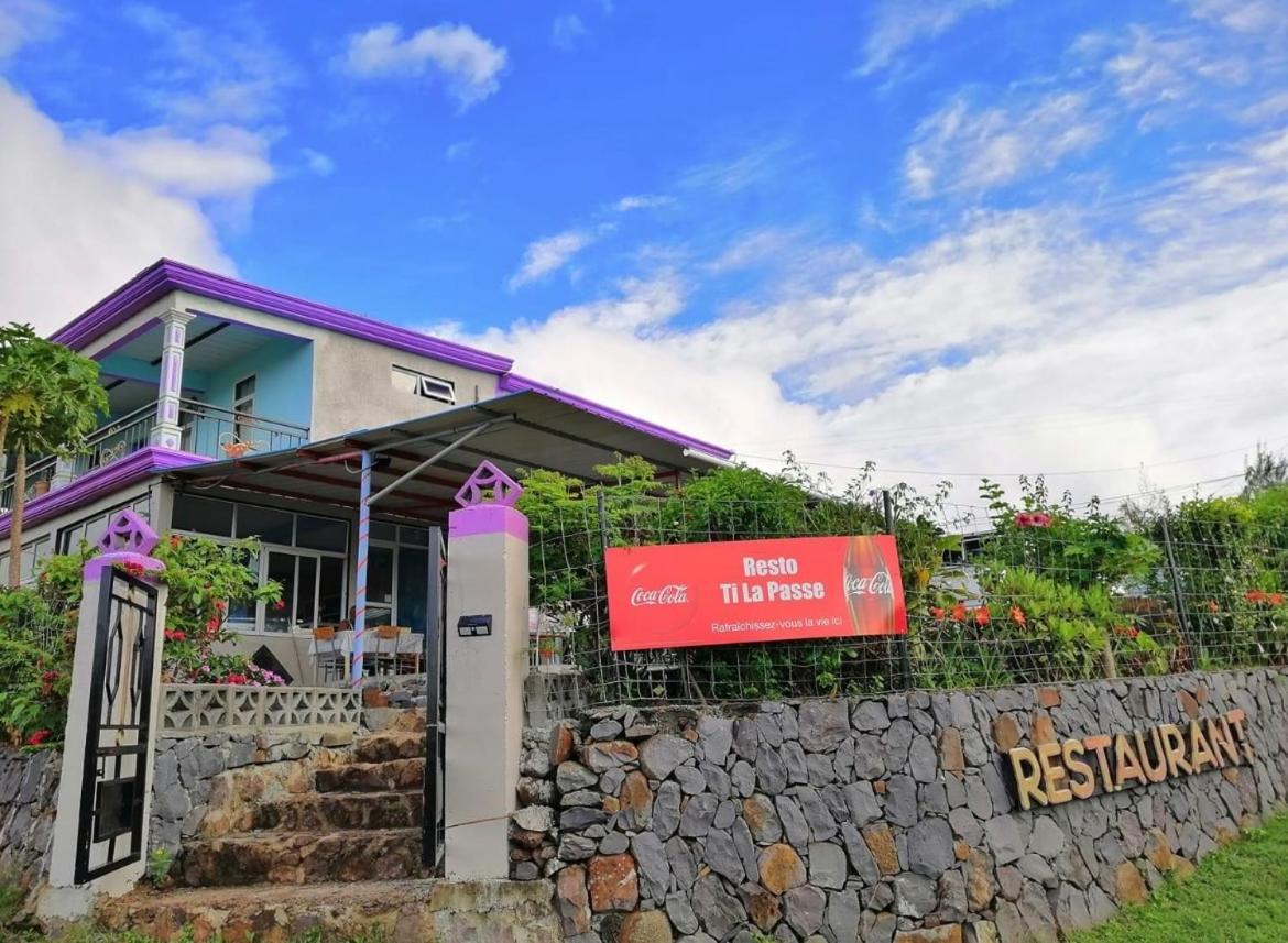 Tilapasse Resto & Guest House Port South East Exterior foto